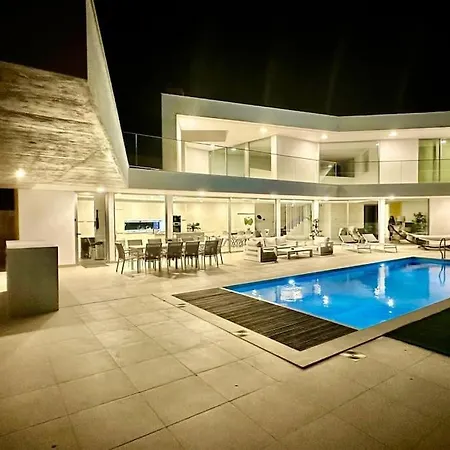Ocean View Architectural Modern 别墅